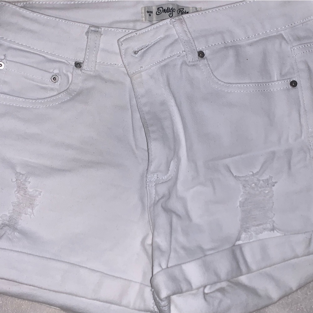 Never Worn Women’s White Distressed Denim Shorts- Size 29